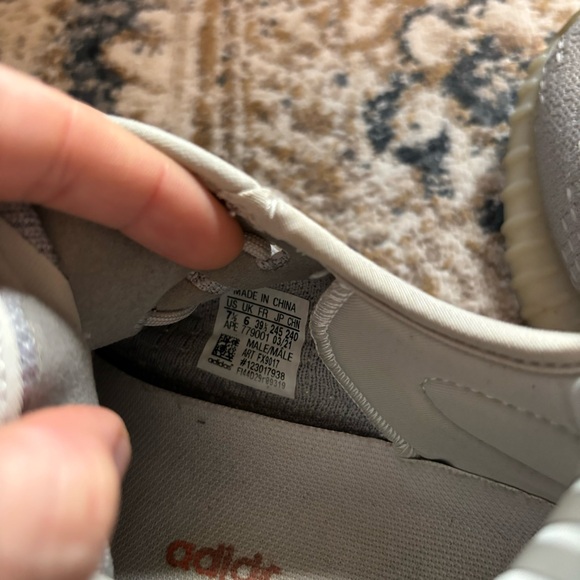 Yezzy Boost 350 V2 - Picture 9 of 12